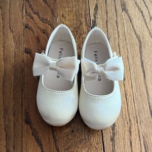 Felix and Flora Cream Gold Bow toddler dress Shoes